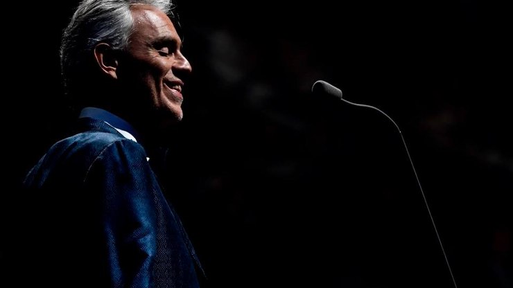 Andrea Bocelli faz live na Catedral de Milão vazia; veja o vídeo   Cultura   iG