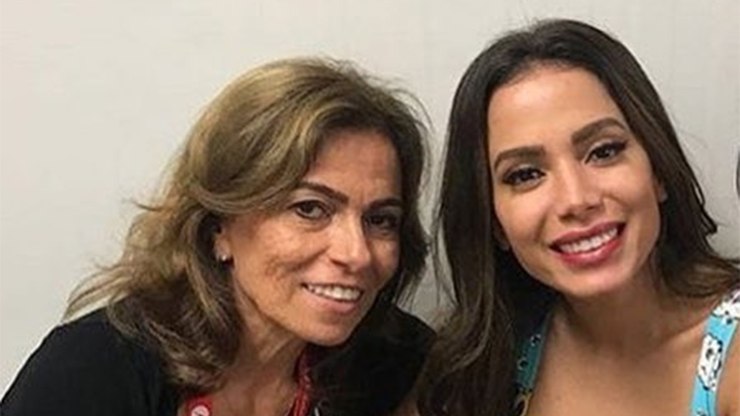 Anitta desmente boatos sobre a mudança da mãe para o subúrbio   Fofocas dos Famosos   iG