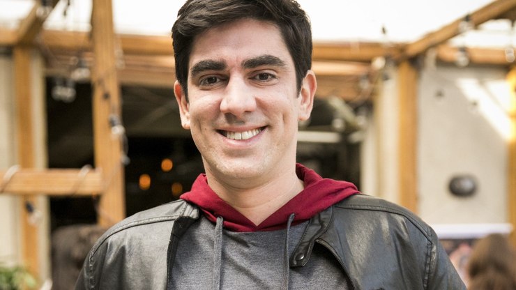 Após revelar abuso, Adnet é atacado por militar da Marinha   Celebridades   iG