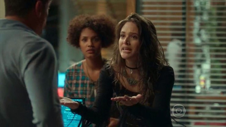 Arthur expulsa Cassandra da agência em