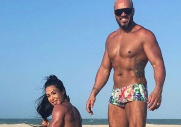 Belo e Gracyanne esbanjam boa forma em foto na praia – Celebridades – iG