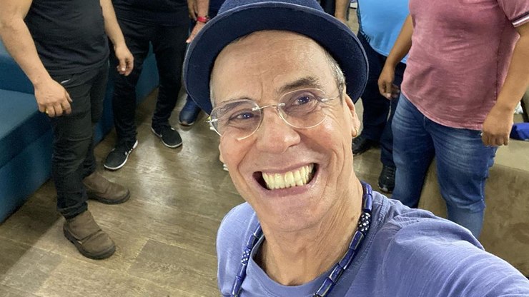 Carlinhos de Jesus revela contágio por Covid 19: