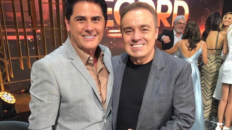 César Filho presta homenagem a Gugu Liberato e web aponta erro   Celebridades   iG