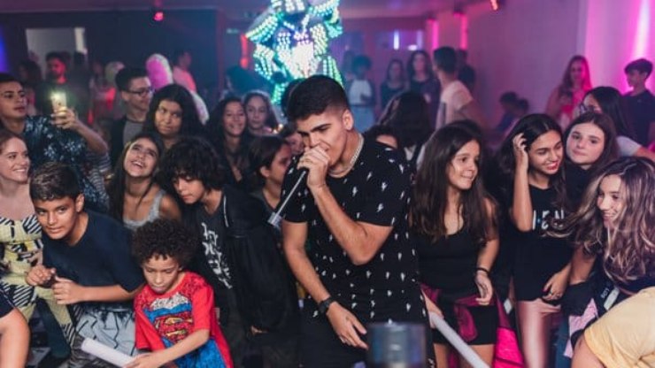 DJ Braga comando o baile virtual