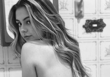 Ela cresceu! Klara Castanho posta foto sensual de topless – Celebridades – iG