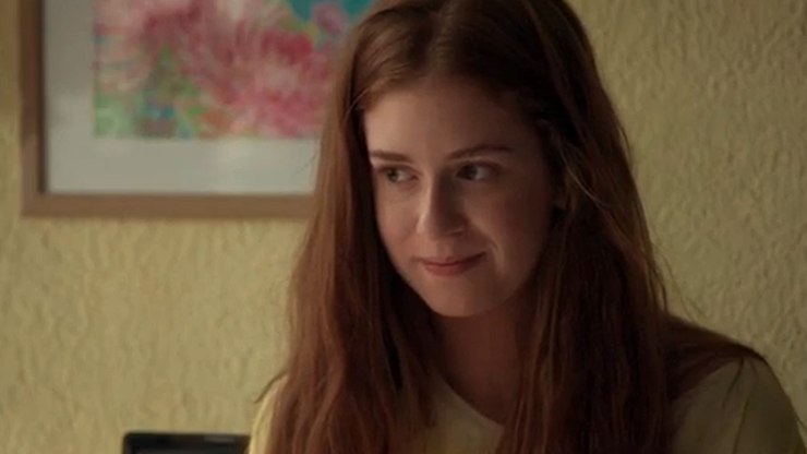 Eliza é escolhida para entrar no concurso em