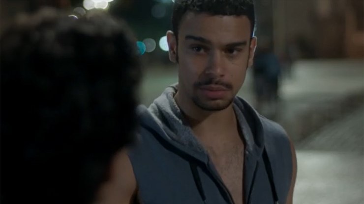 Eliza ouve Jacaré ameaçando Jonatas em