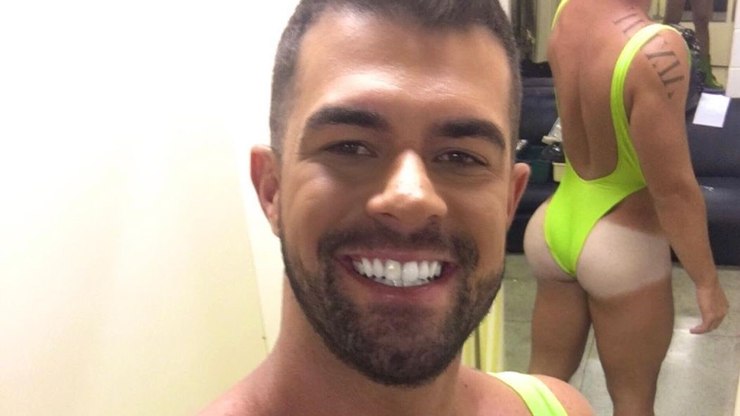 Ex global vende cuecas usadas e comprador pede uma