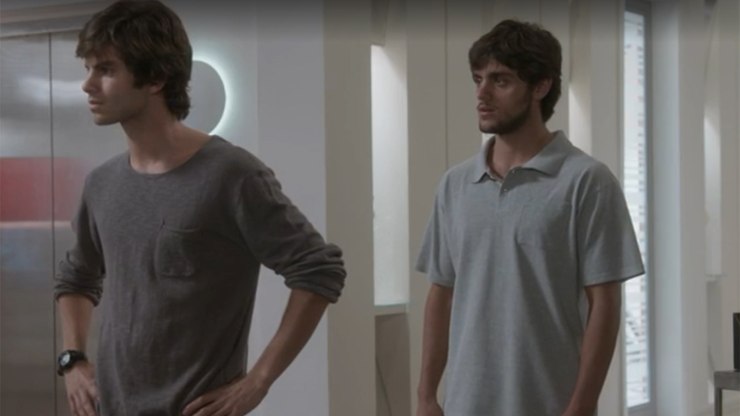 Fabinho é preso e sente ciúmes de Jonatas em