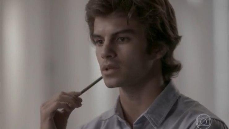 Fabinho esconde dinheiro e incrimina Jonatas em Totalmente Demais   TV & Novelas   iG