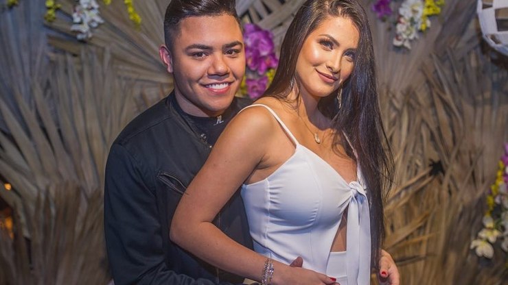 Felipe Araújo vive vários conflitos com a mãe do seu filho   Fabia Oliveira   iG