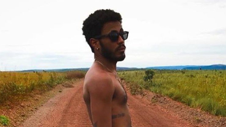 Ícaro Silva posta foto pelado para comemorar vitória de Thelma   Celebridades   iG