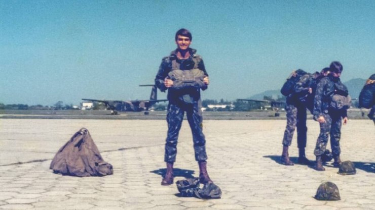 Livro sobre julgamento de Bolsonaro é disponibilizado de graça   Gente   iG