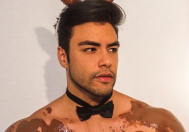 Mister Brasil faz ensaio sexy lambuzado de chocolate para Páscoa – Celebridades – iG