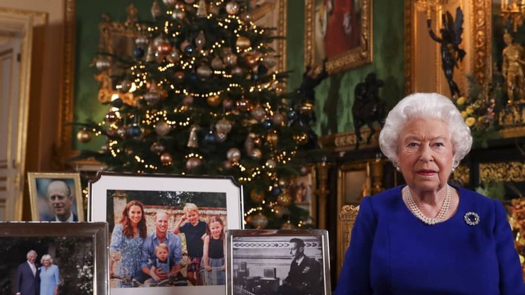 Rainha Elizabeth completa 94 anos isolada em castelo, sem visita   Celebridades   iG