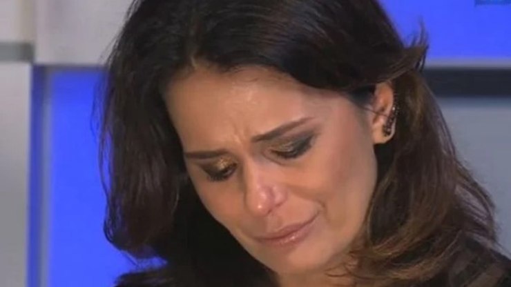 Record afasta apresentadora do