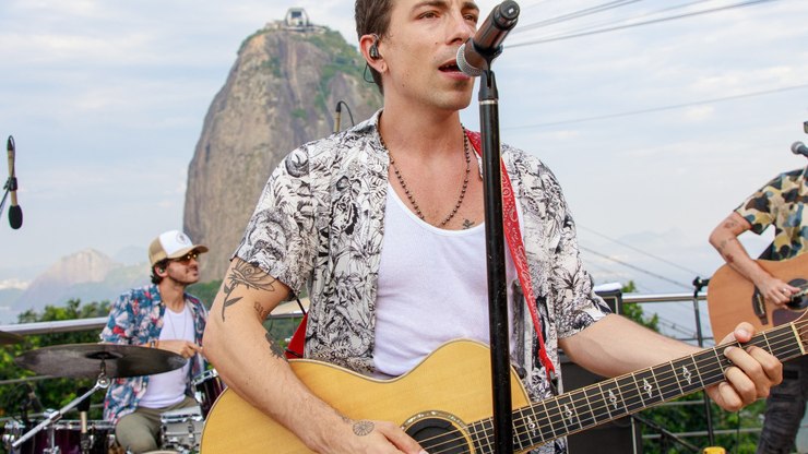 Recuperado do coronavírus, Di Ferrero faz clipe com famosos   Cultura   iG