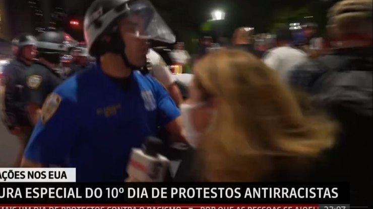 Repórter da GloboNews leva empurrão de policial nos EUA; assista    TV & Novelas   iG