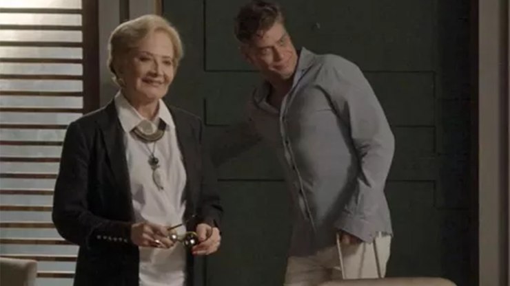 Stelinha chega para ajudar Arthur em