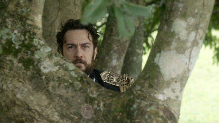 Thomas atira contra Joaquim e Anna se desespera em