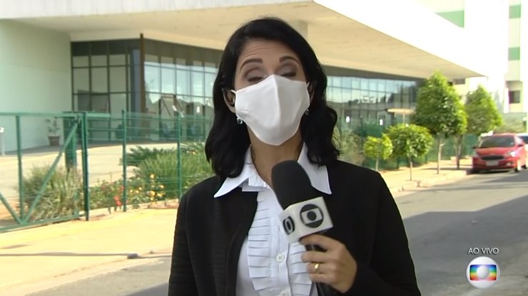 Usando máscara, repórter da Globo fica com falta de ar ao vivo    TV & Novelas   iG