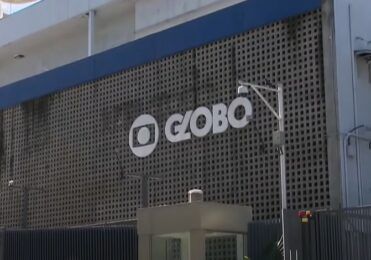 Rachadinha da Globo repercute na internet e Bolsonaro comenta