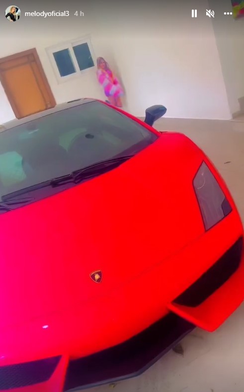 MC Melody Ganha Lamborghini rosa de 1,3 Milhões em Festa de 15 anos