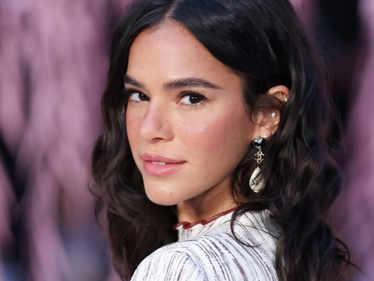 Bruna Marquezine: Bruna Marquezine e Shawn Mendes passeiam por feira no Rio de Janeiro